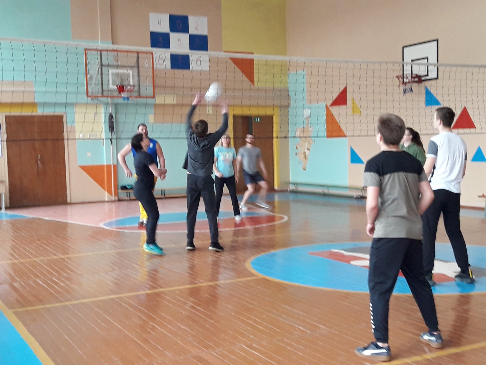 День здоровья «Волейбол» учителя-дети